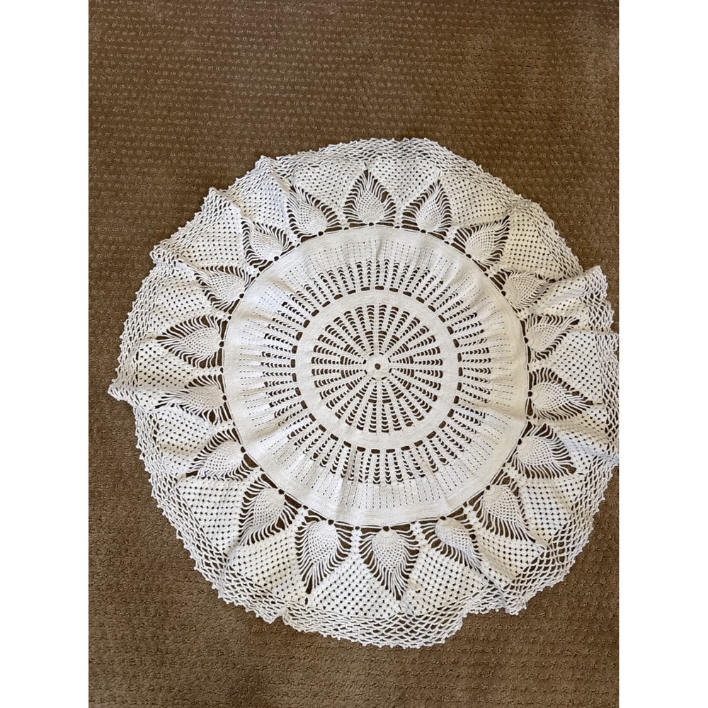 Vintage White Crochet Round Tablecloth Pineapple Lace Doily 27.5 Inch Cotton